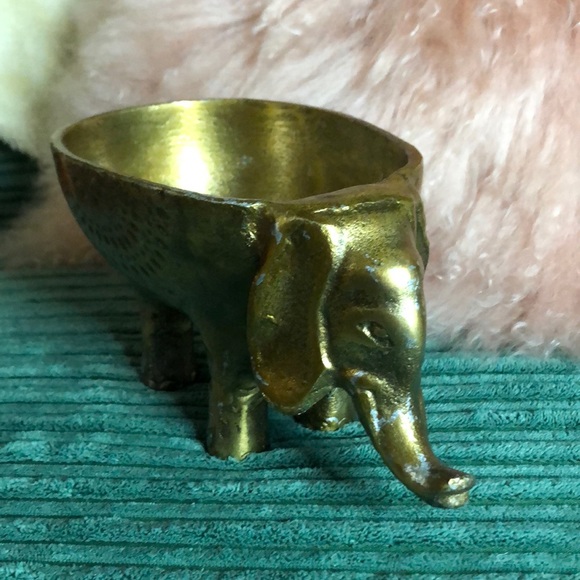 NWOT Anthropologie brass Ezzie elephant planter. Never used. Adorable!! - Picture 2 of 9